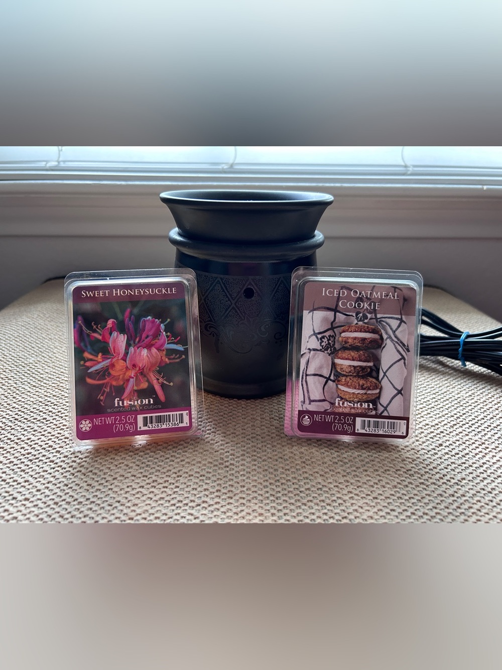 Scentsy Matte Black Lace Ceramic Wax Warmer Bundle
